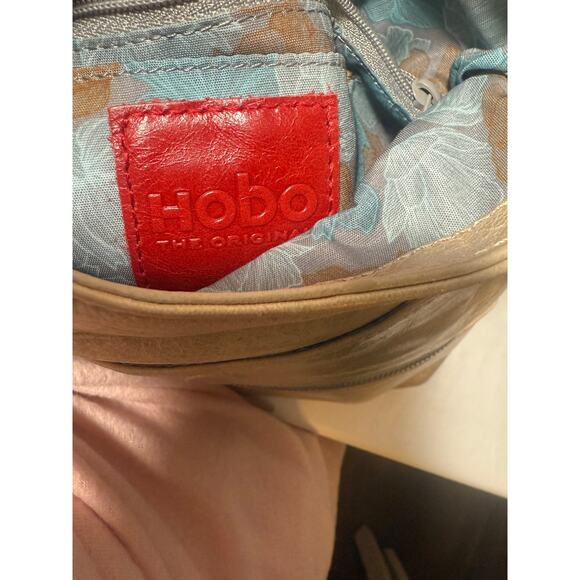 Hobo The Original Crossbody Bag – Pumice Beige Leather - Picture 4 of 6